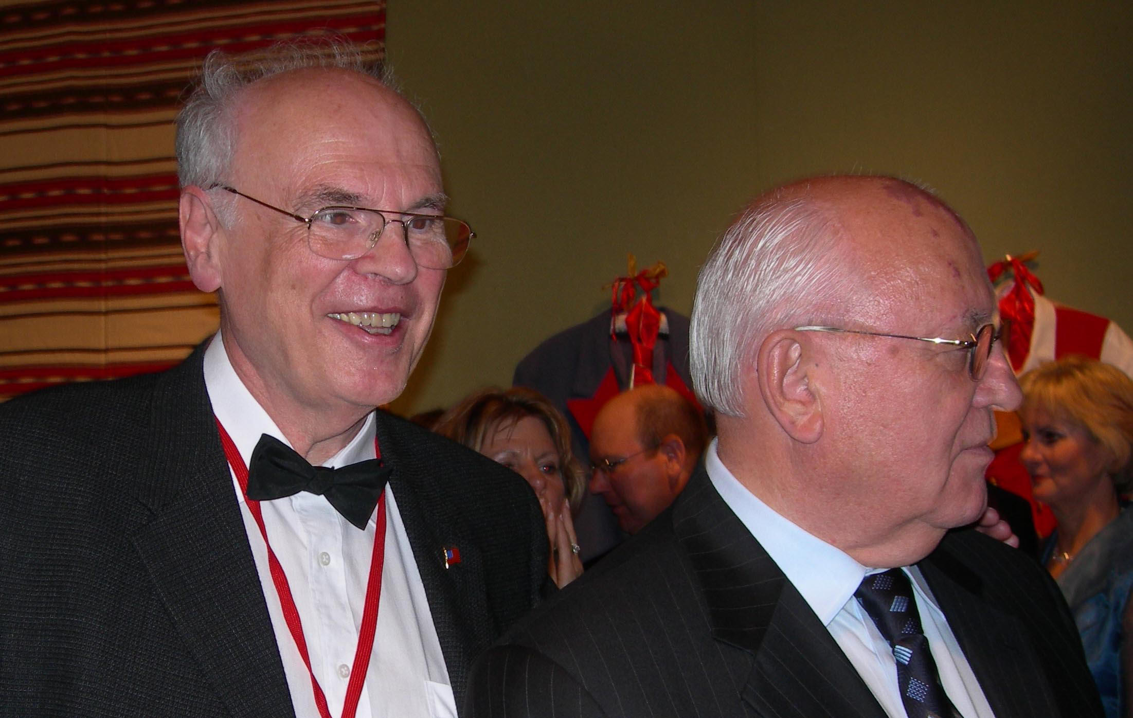 Polgar and Gorbachev atChess for Peace Luncheon with Don